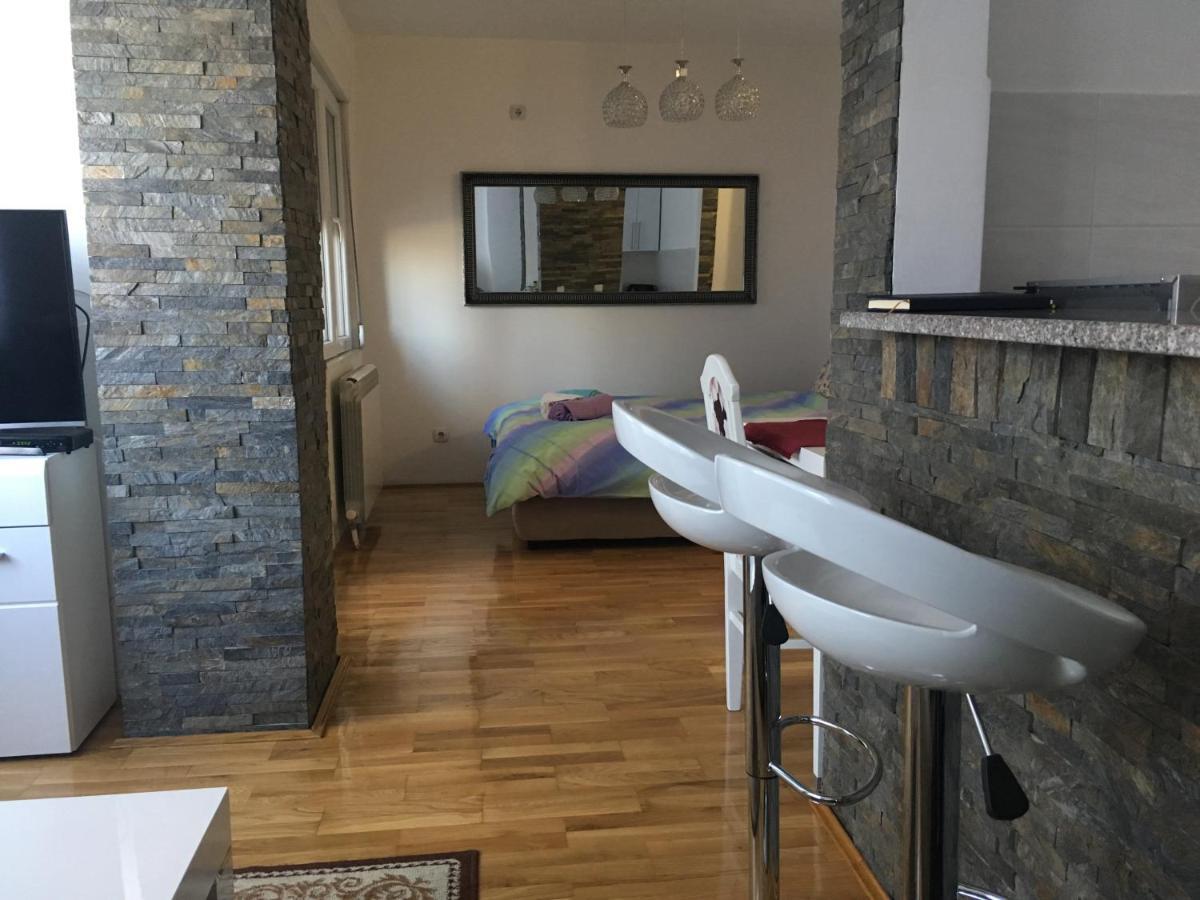 Ms - Downtown With Free Parking Space Apartment Белград Стая снимка